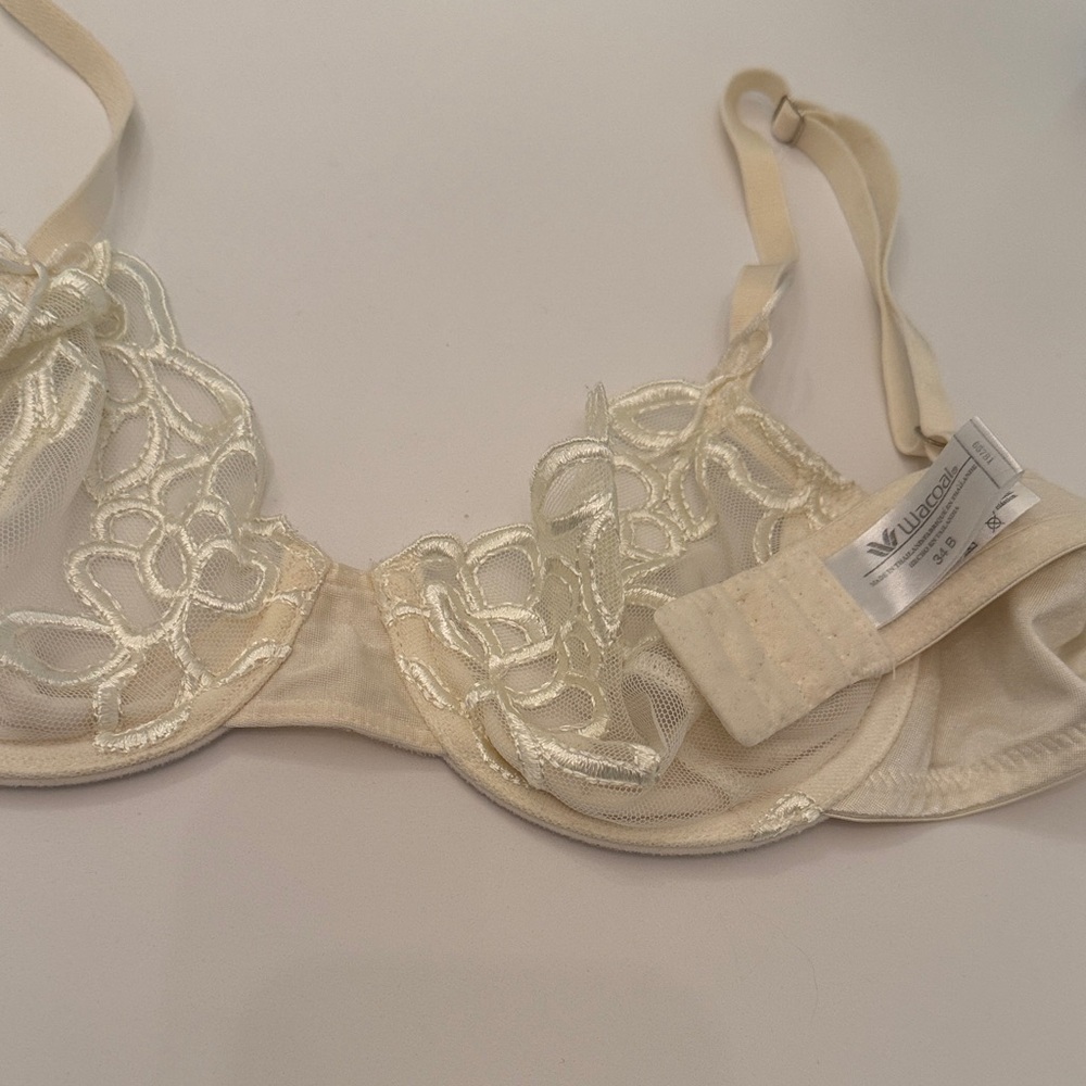 Wacoal Ivory Floral Lace Bra